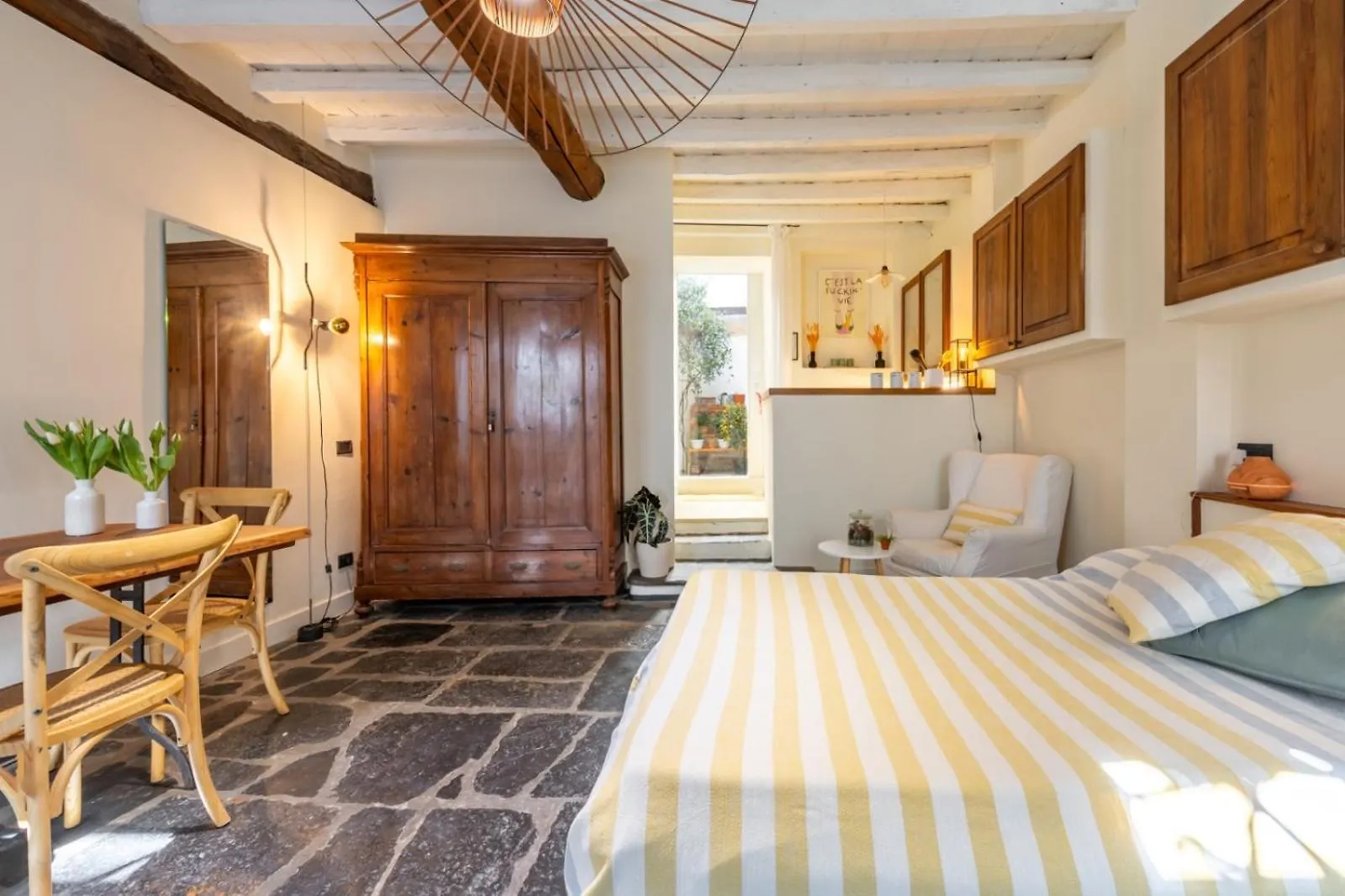 Apartament Navigli Authentic Charm In A Historic Milan Home Włochy